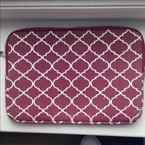 15 inch burgundy Mosiso laptop sleeve